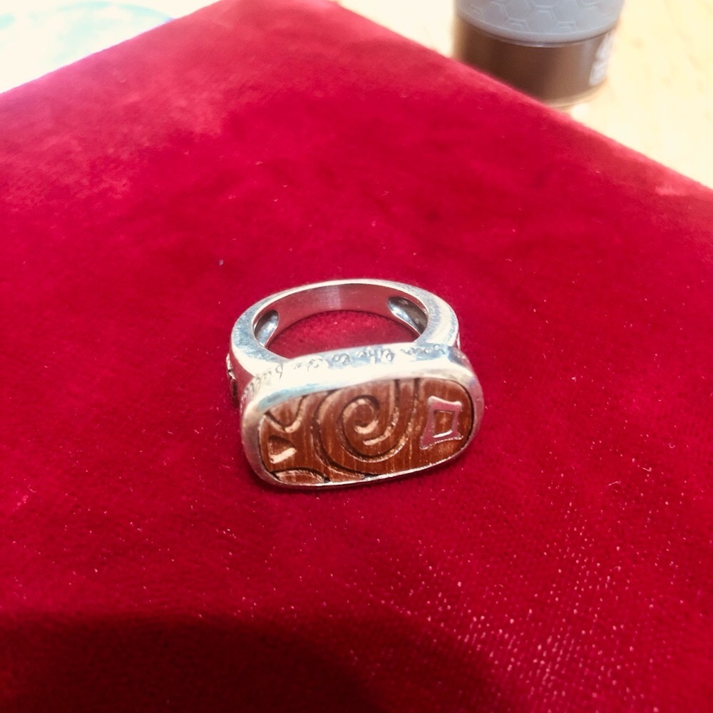 Silpada Silver Ring with Rich Brown Design - Picture 5 of 7